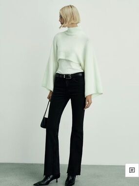NWT Fiona Flared Mid-Rise Jeans